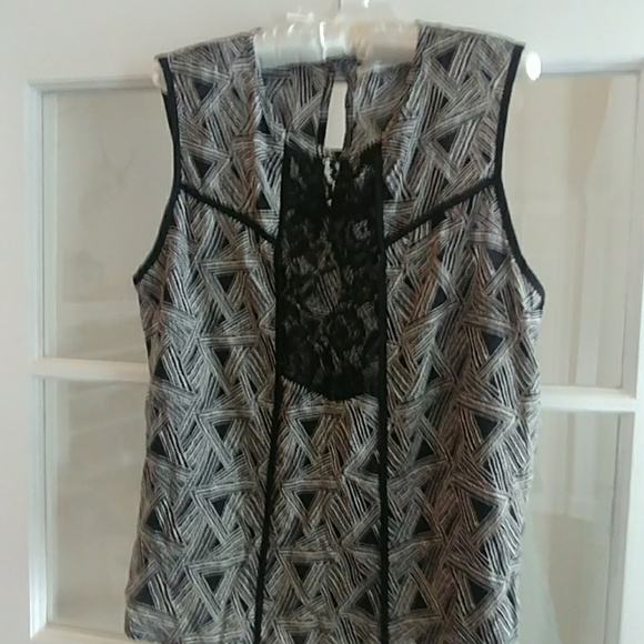 Sleeveless top by Hazel - Picture 1 of 3